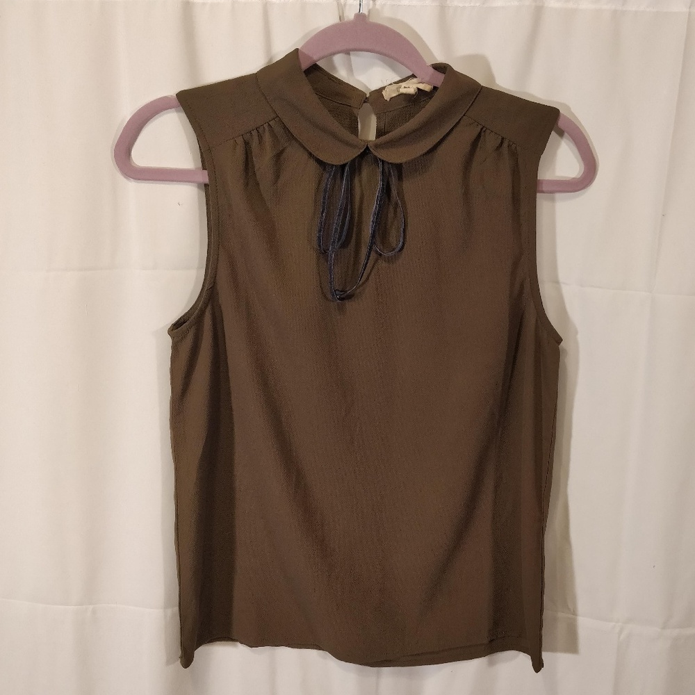 Peter Pan Collar Sleeveless Blouse in Olive